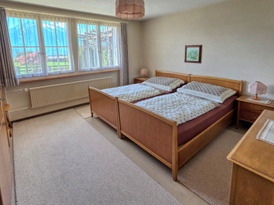 2-Zimmer-Wohnung mit Bergsicht und grossem Umschwung image 2
