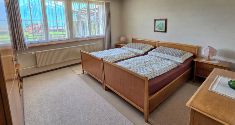 2-Zimmer-Wohnung mit Bergsicht und grossem Umschwung image 2