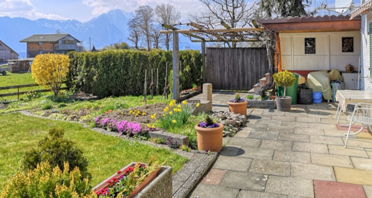 2-Zimmer-Wohnung mit Bergsicht und grossem Umschwung image 5