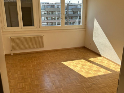 Urgent! 4 pièces au Petit-Saconnex avec balcon image 3