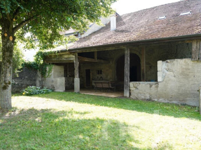 Maison villageoise avec grange et jardin à rénover image 1