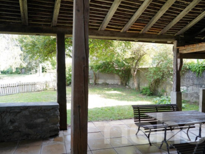 Maison villageoise avec grange et jardin à rénover image 2