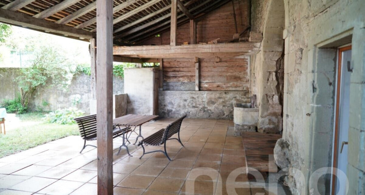 Maison villageoise avec grange et jardin à rénover image 3