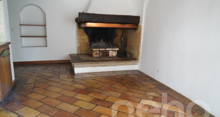Maison villageoise avec grange et jardin à rénover image 7
