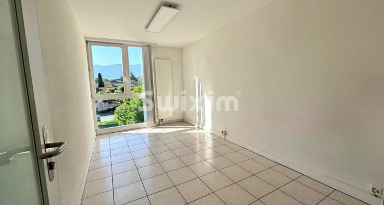 Bright 62 m² Office Space in Plan-les-Ouates image 2