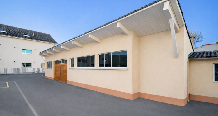 Local professionnel 120 m² – idéal pour atelier automobile ou pneus image 3
