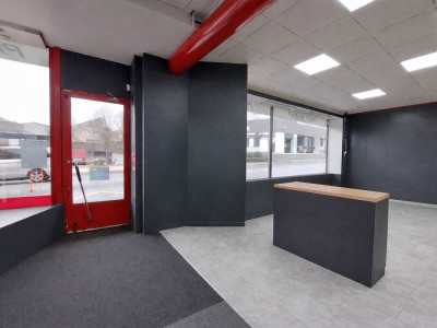SUPERBE SURFACE COMMERCIALE DE 470M² SUR UN AXE TRÈS FRÉQUENTÉ image 2