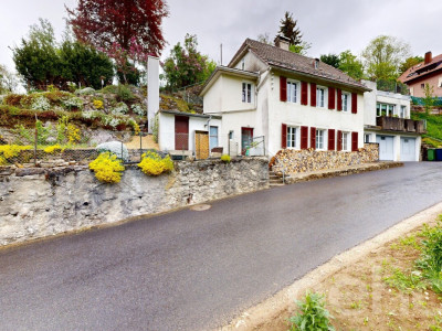 Villa de 180m² au Locle : Fort Potentiel et Vue Nature Imprenable image 2