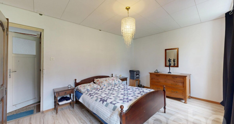 Villa de 180m² au Locle : Fort Potentiel et Vue Nature Imprenable image 9