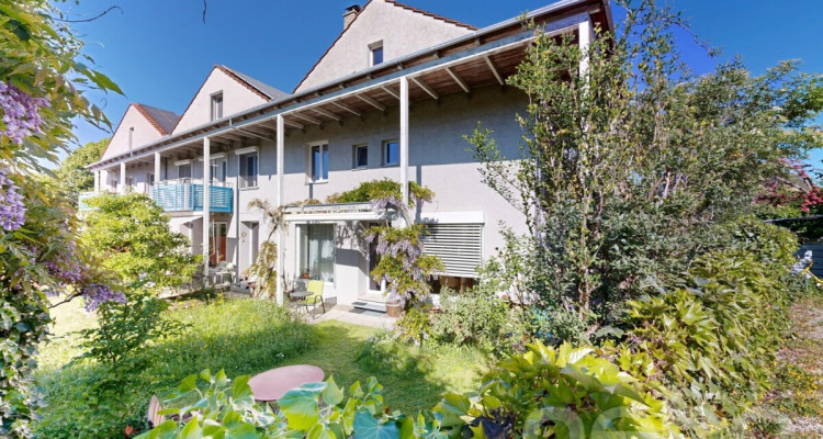 7.5-Zimmer-Eckhaus in Rüfenach: Viel Platz für Familie und Home-Office image 1