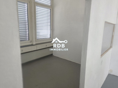 Local commercial rénové idéal pour atelier – 150 m² image 5