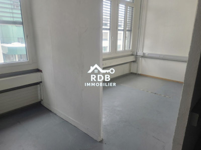Local commercial rénové idéal pour atelier – 150 m² image 4