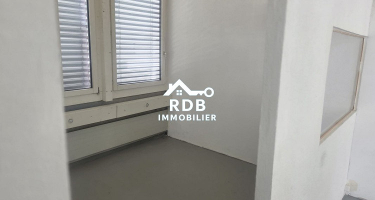 Local commercial rénové idéal pour atelier – 150 m² image 5