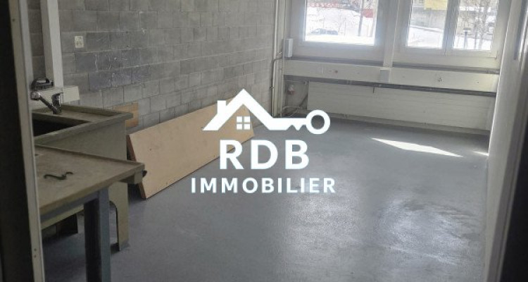 Local commercial rénové idéal pour atelier – 150 m² image 3