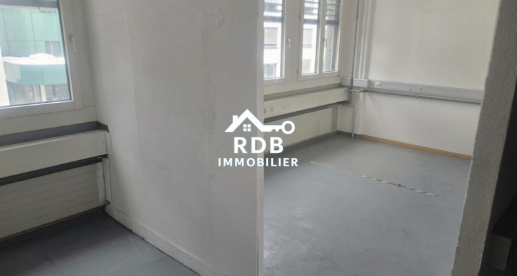 Local commercial rénové idéal pour atelier – 150 m² image 4