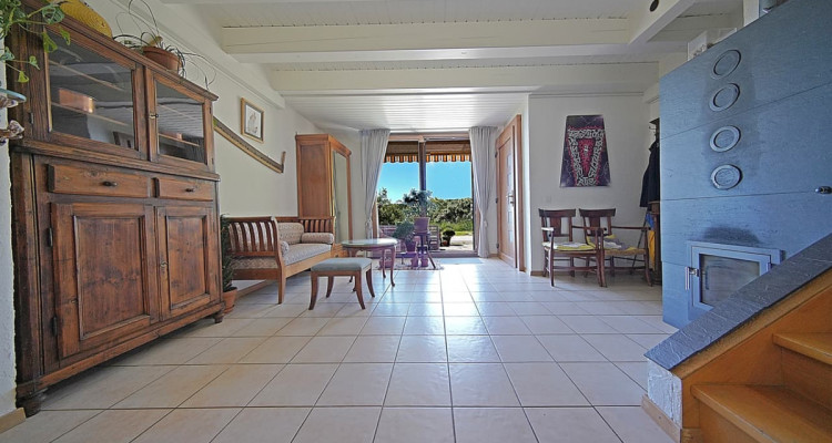 Location - Spacieuse villa contigüe au calme et avec vue  image 1