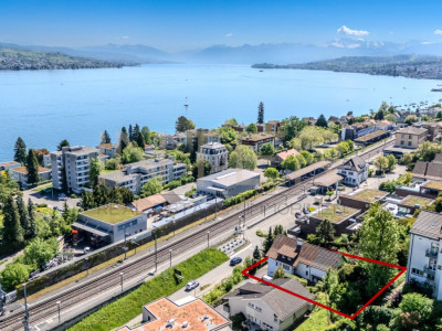 Stilvolles freistehendes 6.5-Zi-EFH mit 981 m² Grundstück, Seesicht und Entwicklungspotenzial in Oberrieden image 1