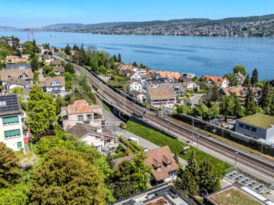 Stilvolles freistehendes 6.5-Zi-EFH mit 981 m² Grundstück, Seesicht und Entwicklungspotenzial in Oberrieden image 2