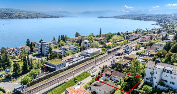 Stilvolles freistehendes 6.5-Zi-EFH mit 981 m² Grundstück, Seesicht und Entwicklungspotenzial in Oberrieden image 1