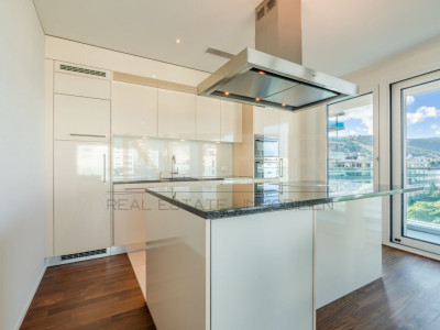 Grosszügige 5.5-Zimmerwohnung mit grossem Balkon im Feldpark Zug image 7