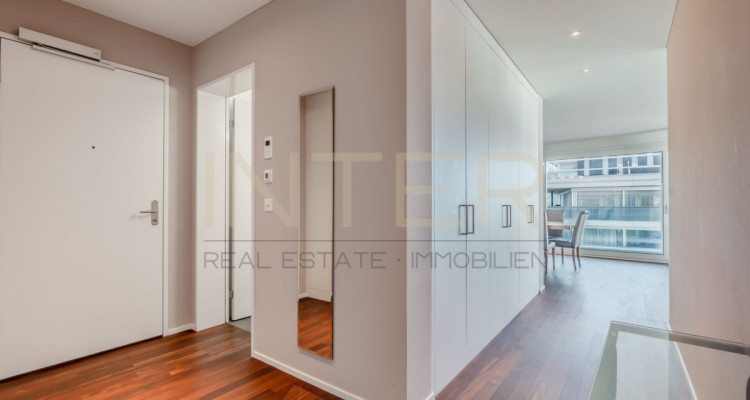 Grosszügige 5.5-Zimmerwohnung mit grossem Balkon im Feldpark Zug image 9