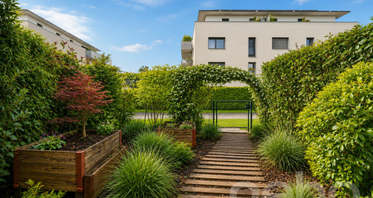Idéalement situé avec un beau jardin - CASATAX image 1
