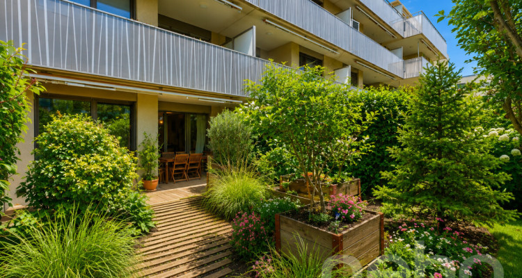 Idéalement situé avec un beau jardin - CASATAX image 9