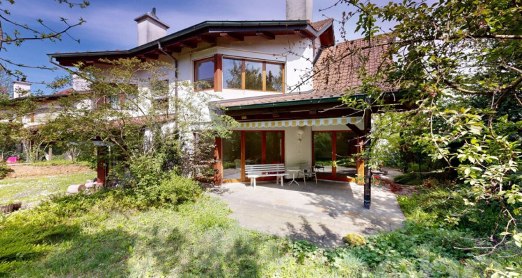 Gepflegtes 6-Zimmer Doppeleinfamilienhaus an bevorzugter Lage image 1