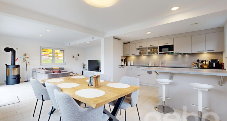 Modernes Zweifamilienhaus mit Weitsicht und hohem Komfort image 3