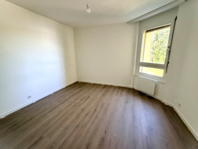 Appartement traversant en rénovation avec balcons – 3 à 4 chambres image 8