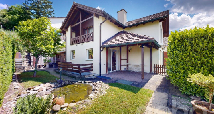 Einfamilienhaus mit viel Privatsphäre und unverbaubarem Ausblick image 1