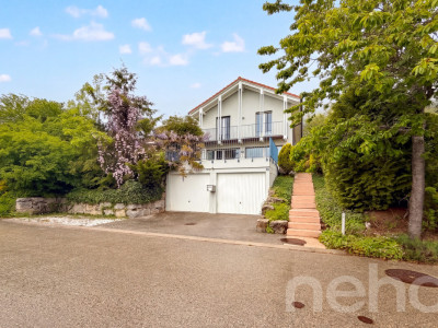 Spacieuse villa de 6,5 pièces avec jardin arborisé à Cernier image 1
