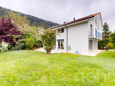 Spacieuse villa de 6,5 pièces avec jardin arborisé à Cernier image 2
