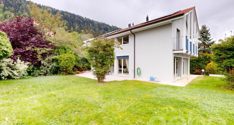 Spacieuse villa de 6,5 pièces avec jardin arborisé à Cernier image 2
