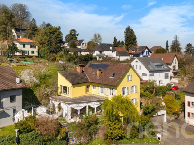 Geräumiges Zweifamilienhaus an zentrumsnaher Lage image 1