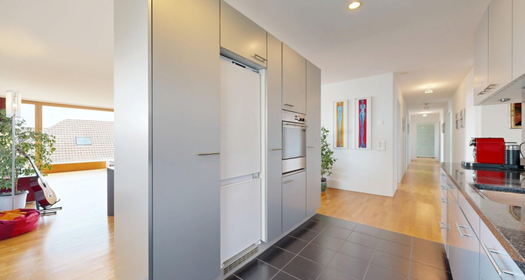 Lichtdurchflutete 5.5-Zimmer-Terrassenwohnung mit Panorama-Seesicht image 7
