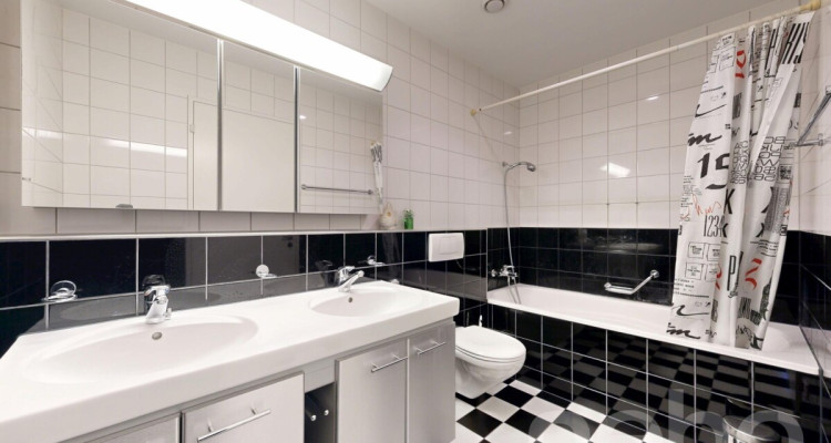 Lichtdurchflutete 5.5-Zimmer-Terrassenwohnung mit Panorama-Seesicht image 12