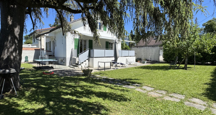 NICE INDIVIDUAL FAMILY VILLA WITH 5 BEDROOMS  image 1