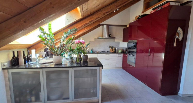 Superbe appartement en attique avec garage et place de parc extérieure image 3