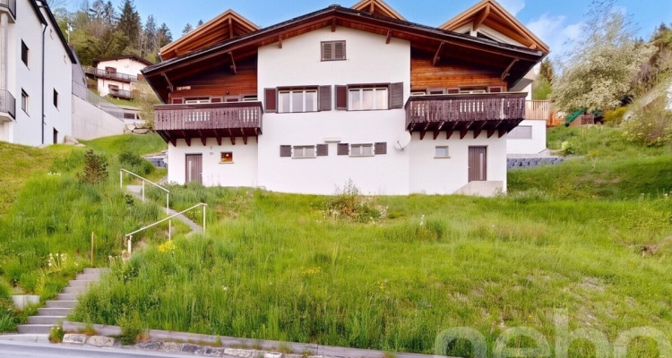 Charmantes Chalet mit Bergsicht und Ausbaupotenzial in Laax image 1