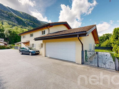Spacieuse maison individuelle avec cuisine moderne et vaste terrasse image 1