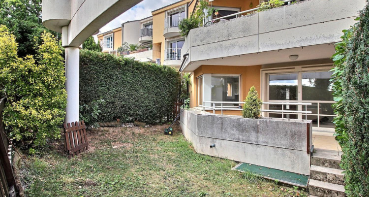 Lumineux rez-souplex, de 160 m2 avec terrasse et jardin image 1