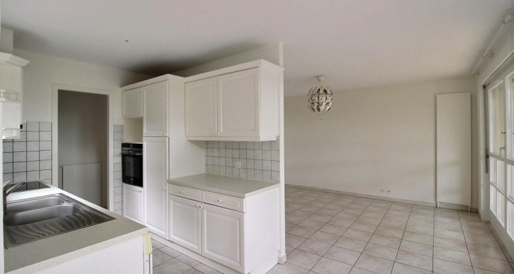 Lumineux rez-souplex, de 160 m2 avec terrasse et jardin image 3