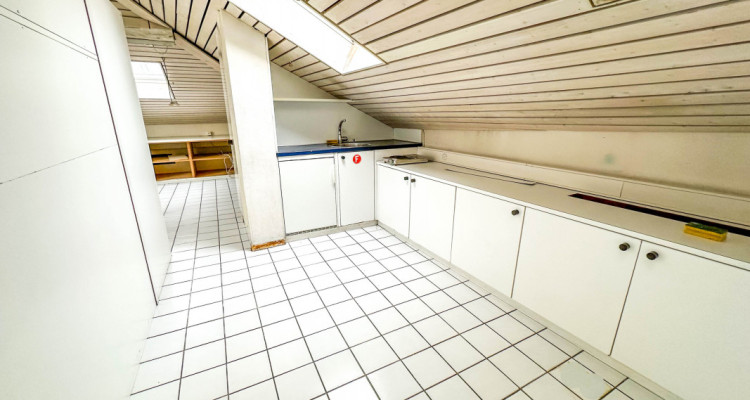 Sierre - bureau loft aux combles avec ample terrasse - Gobet image 8