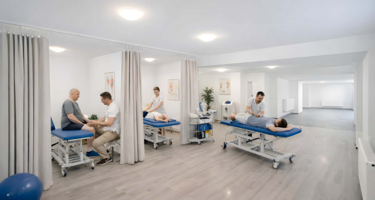 Espace professionnel central et lumineux image 2