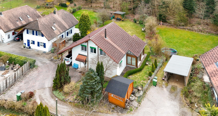 Lichtdurchflutetes Familienhaus mit Garten und direktem Waldzugang image 1