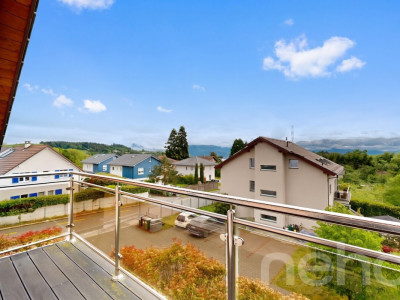 Attique contemporain traversant avec grand balcon et vue dégagée image 1