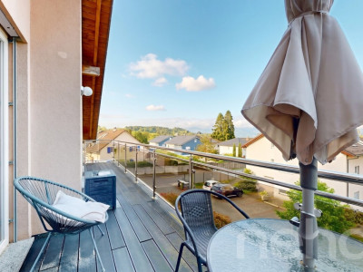 Attique contemporain traversant avec grand balcon et vue dégagée image 2