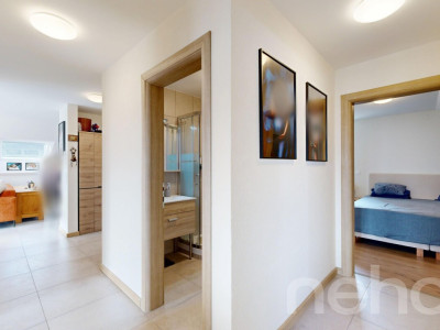 Attique contemporain traversant avec grand balcon et vue dégagée image 10