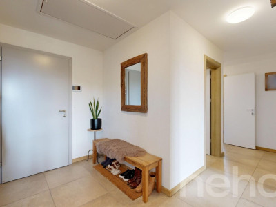 Attique contemporain traversant avec grand balcon et vue dégagée image 11